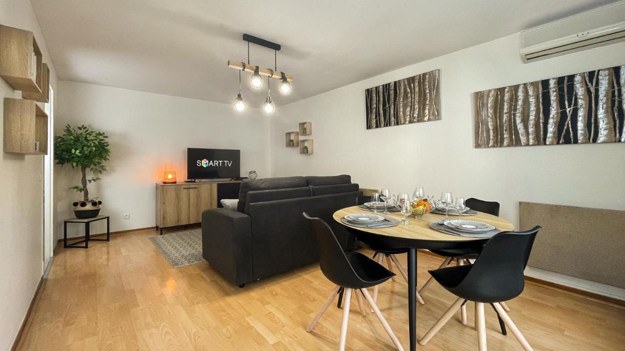 Homey Wood - New - Appartement Avec Une Chambre - Parking Prive Gratuit - Balcon Prive - A 5 Min De La Gare Pour Rejoindre Geneve Annemasse Dış mekan fotoğraf